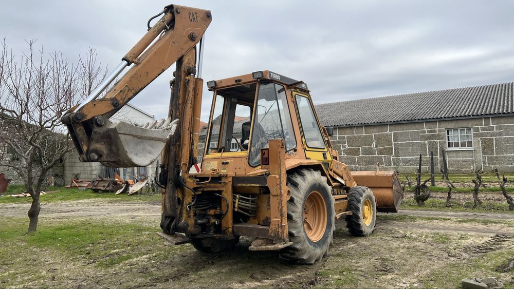 Retroescavadora CATERPILLAR 438A Serie II