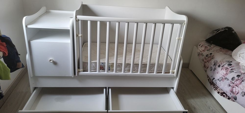 Vendo cama convertível lorelli usada.