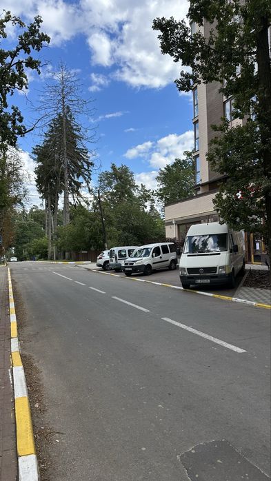 Таунхаус з окремим паркомісцем біля парка Незнайко.
