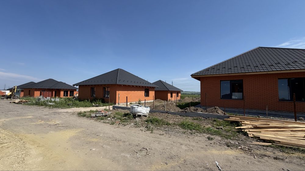 Продам Американки будинок цегла червона сучасна американка