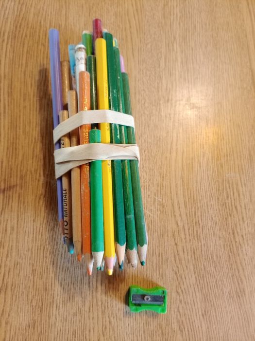 Lápis de cor e afiadeira