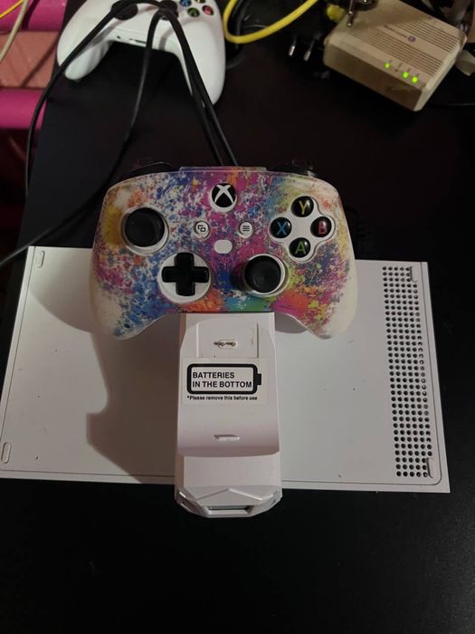 Продам xbox series  s  идеал 7800