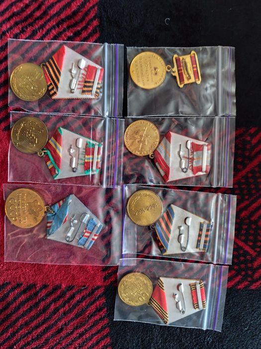 Продам Ювілейні значки