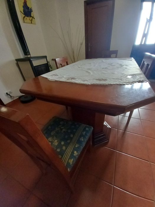 Mesa de jantar madeira maciça cerejeira (entrega zona  Pombal grátis)