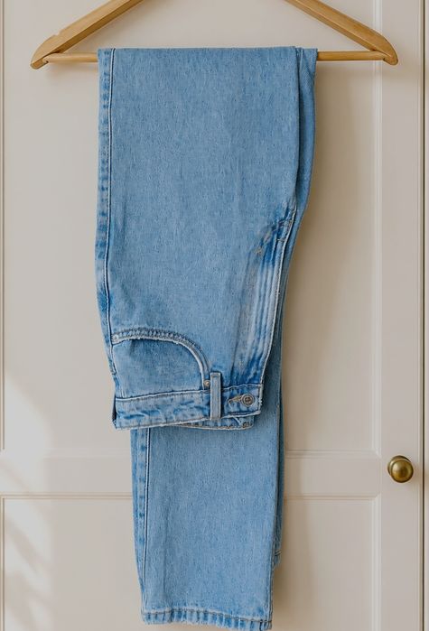 Damskie spodnie jeansy straight wide leg mom fit z przetarciami