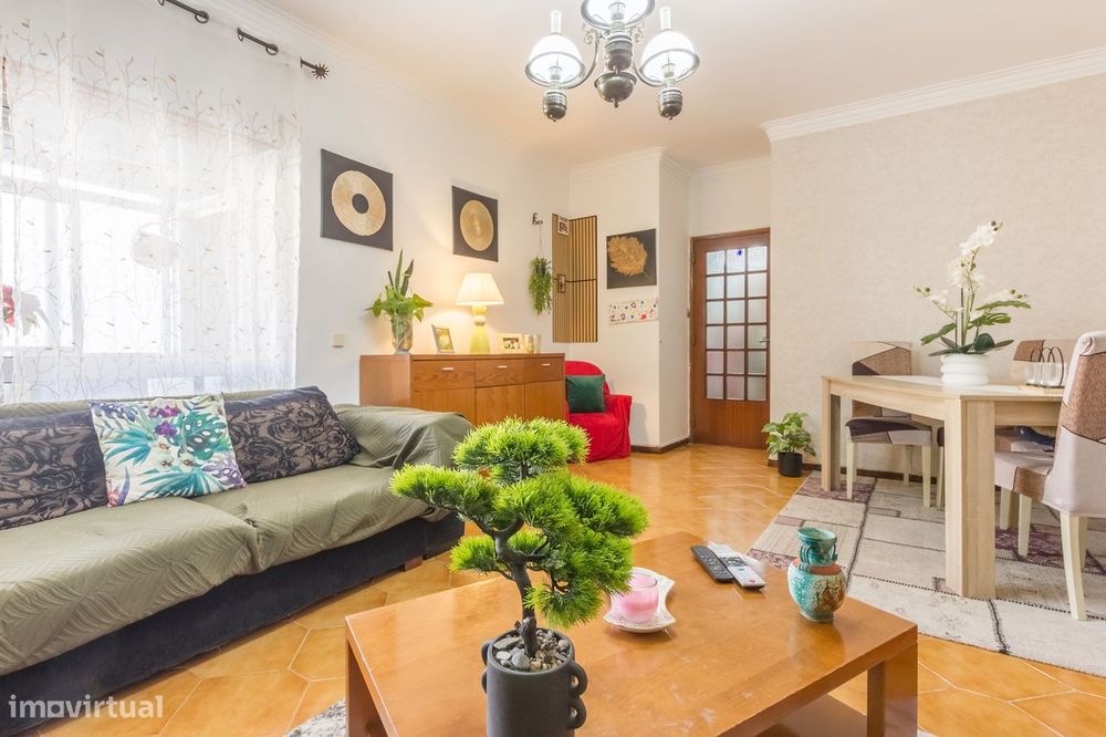Apartamento T2 na Baixa Da Banheira na Rua do Mercado.