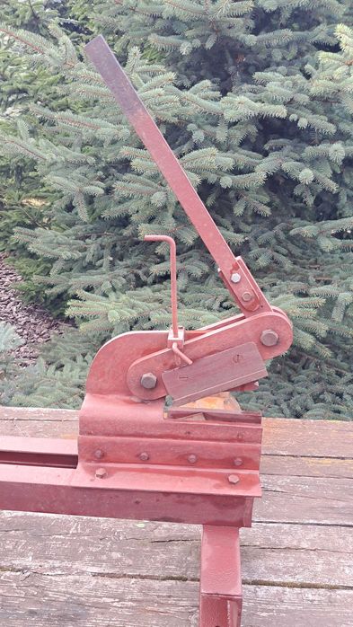 Gilotyna do cięcia blachy