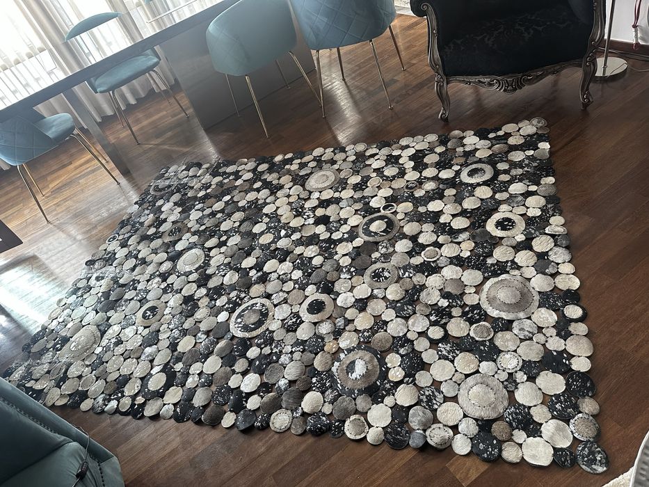 Tapete em pele em tons de cinza e bege