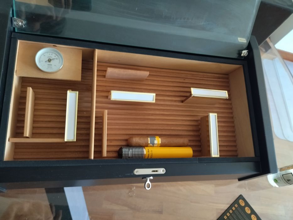 Humidor Adorini para Charutos – Pouco Usado, com Caixa Original