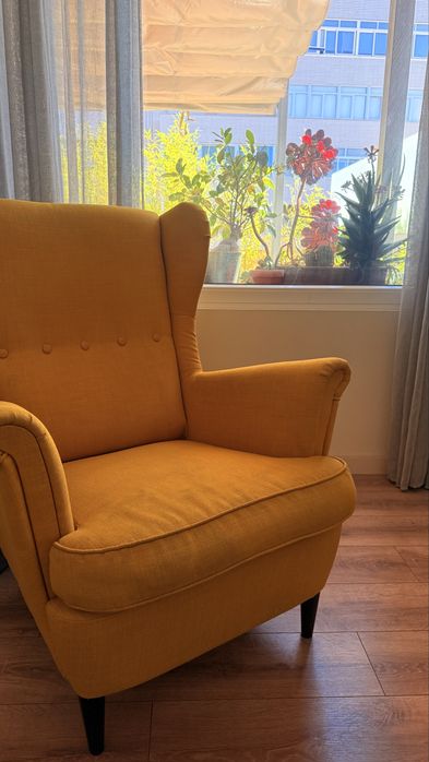 Cadeirão Amarelo IKEA