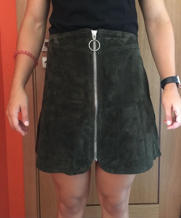 Saia em camurça c/ fecho verde Zara