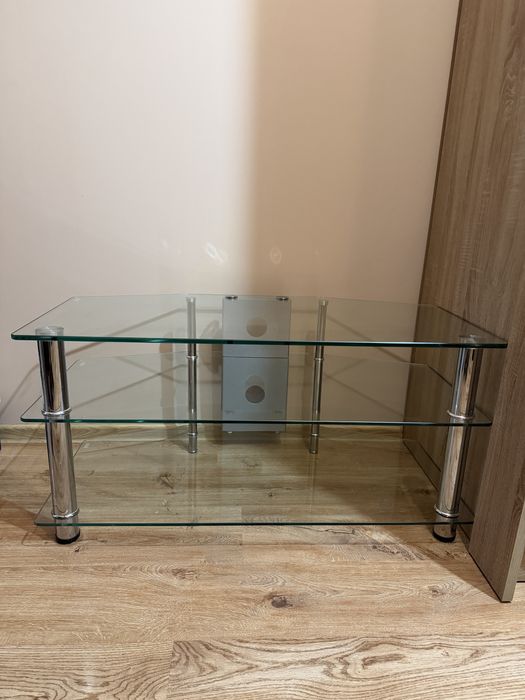 Szklana szafka pod telewizor