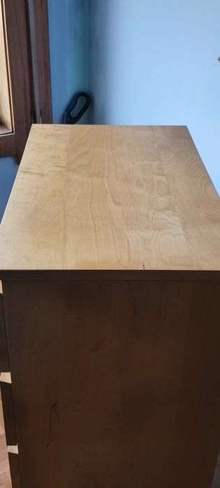 Comoda Malm do IKEA com 6 gavetas.