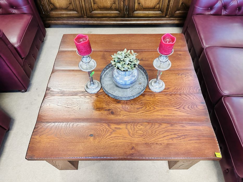 Bardzo solidna i klimatyczna ława debowa z naturalnym blatem z desek :