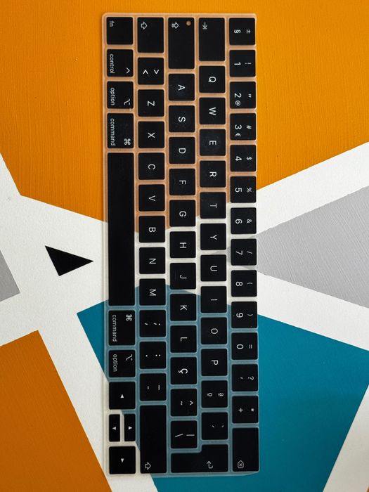 MacBook Pro 13” com Touch Bar