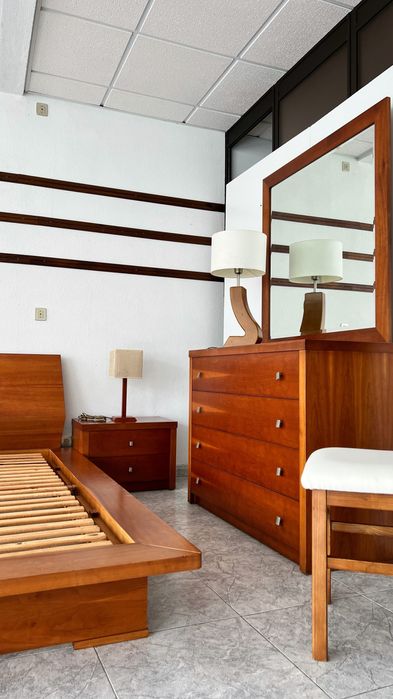 Quarto completo em madeira de cerejeira