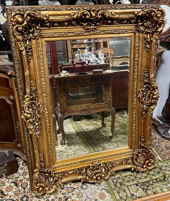 Grandioso espelho biselado em talha dourada