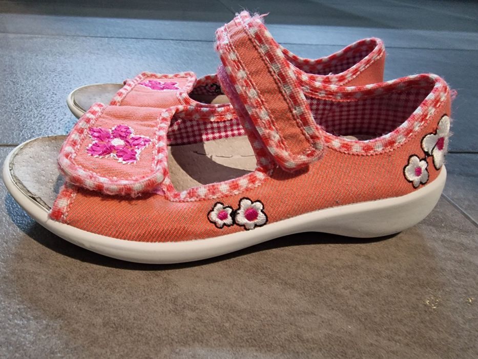 Kapcie do przedszkola r.27 stan idealny