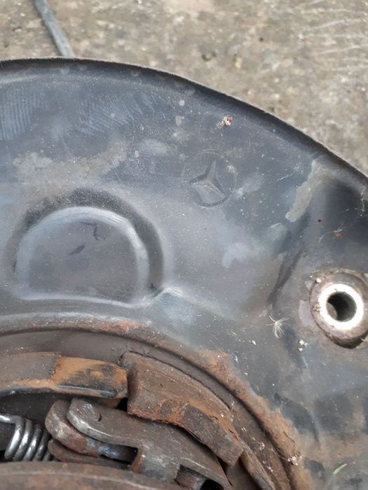 Ступиця задня права Мерседес W203 Цапфа А 2030405