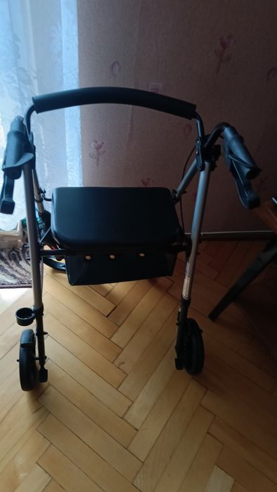 Wózek balkonik czterokołowy