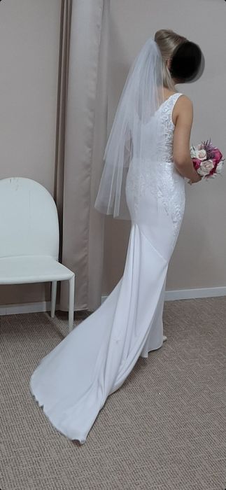 Suknia ślubna z welonem