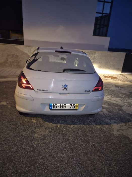 Peugeot todos dias a trabalhar