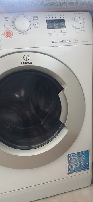Maquina de lavar e secar a roupa Indesit