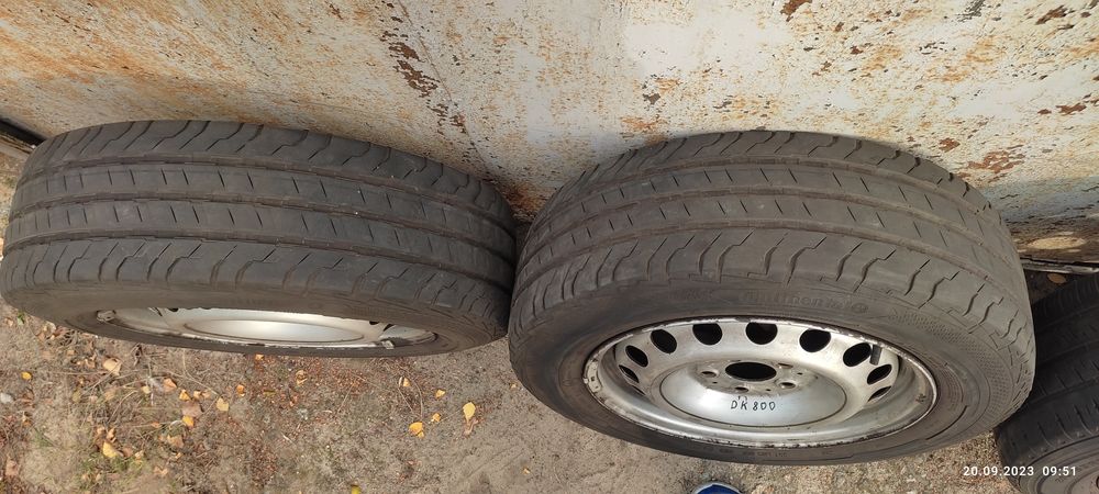 Продам 4 літніх шини с дисками 205/65R16C