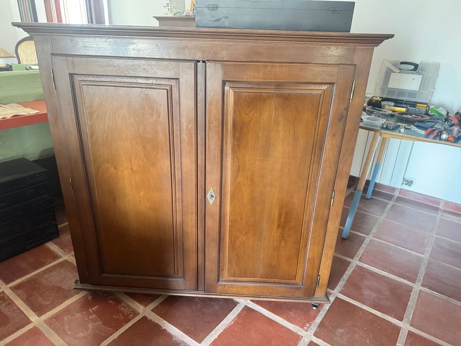 Móveis e camas variados