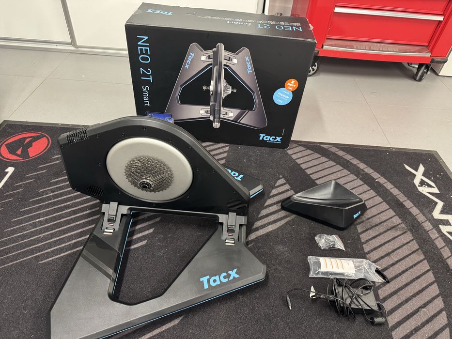 Sprzedam trenażer Tacx NEO 2T Smart.
