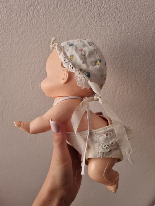 Raczkująca lalka vintage