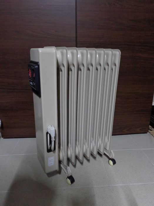 Aquecedor eléctrico a óleo