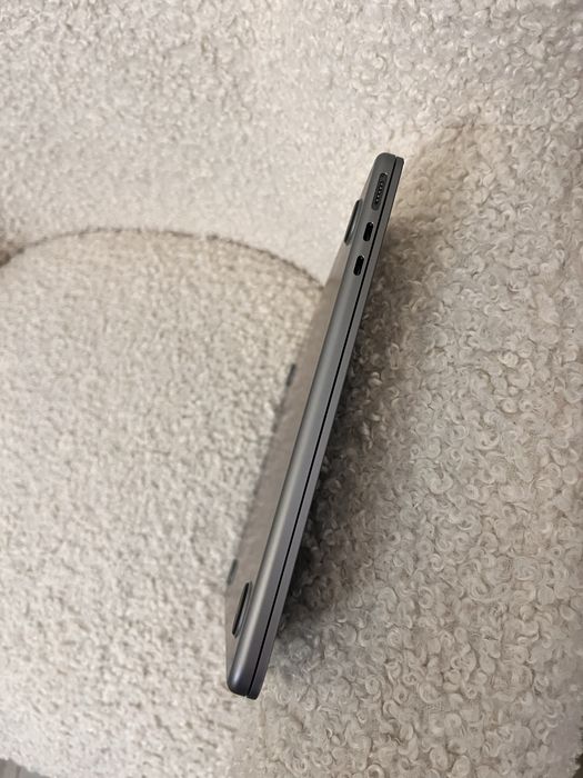 Macbook air 13 M2 2022 8/256gb 100% батарея