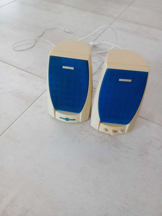 Duas colunas de som vintage