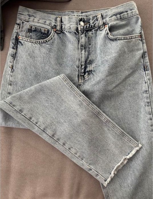 Жіночі джинси середньої посадки