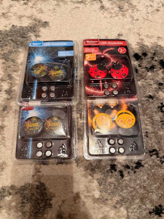 Набір святкових LED-значків Melinera (4 упаковки)
