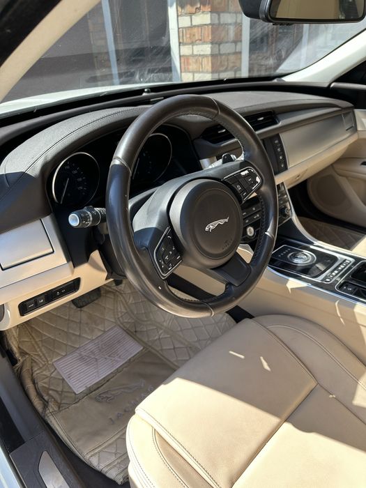 Автомобиль  Ягуар XF 260, JAGUAR  XF