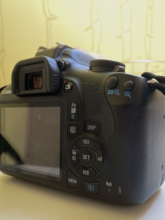 Canon EOS Rebel T7 (2000D)