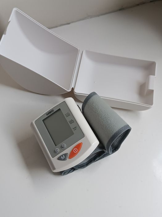 USZKODZONY Ciśnieniomierz nadgarstkowy podręczny MBO na części