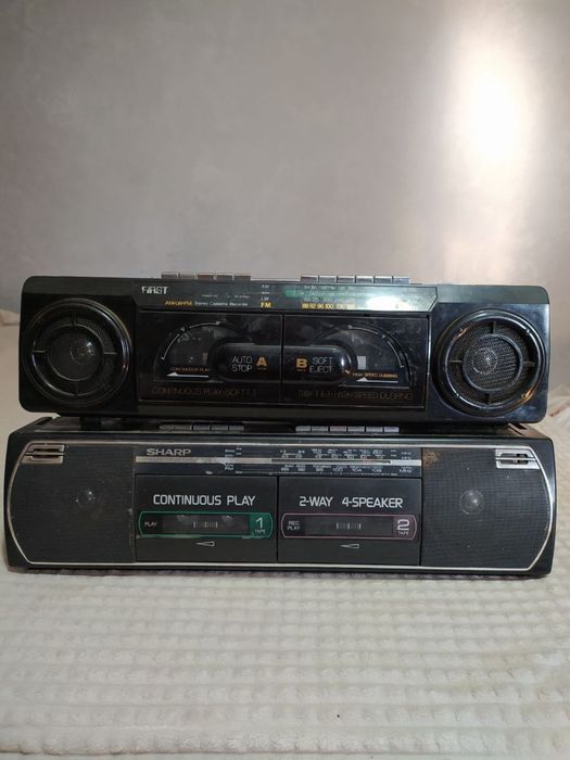 Продам дві магнітоли : sharp wq-267z та fiast-225