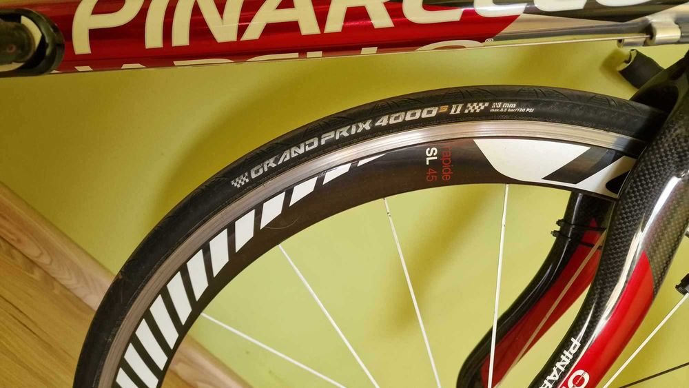 Rower szosowy premium–Pinarello AluCarbon, Campagnolo, Roval – okazja!