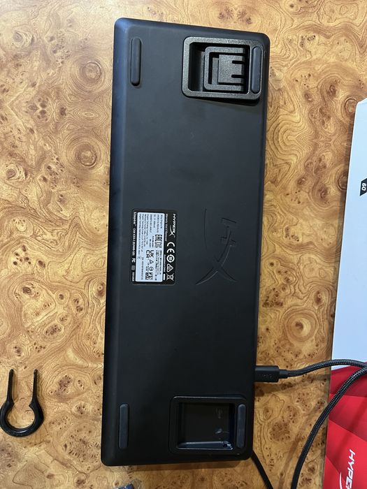 Продам  игровую клавиатуру  HYPERX ALLOY ORIGINS 60