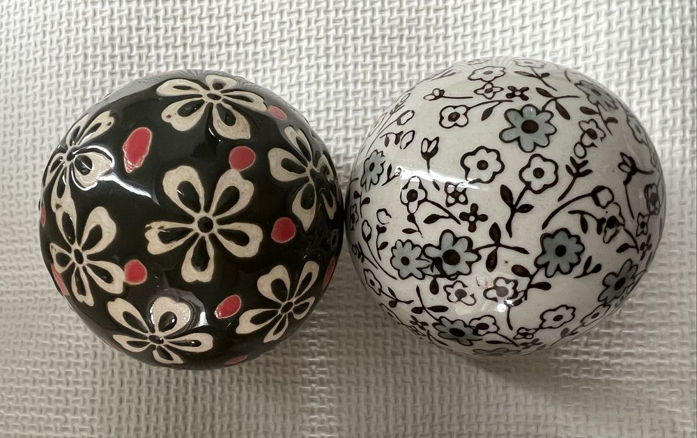 Bolas decoradas em cerâmica