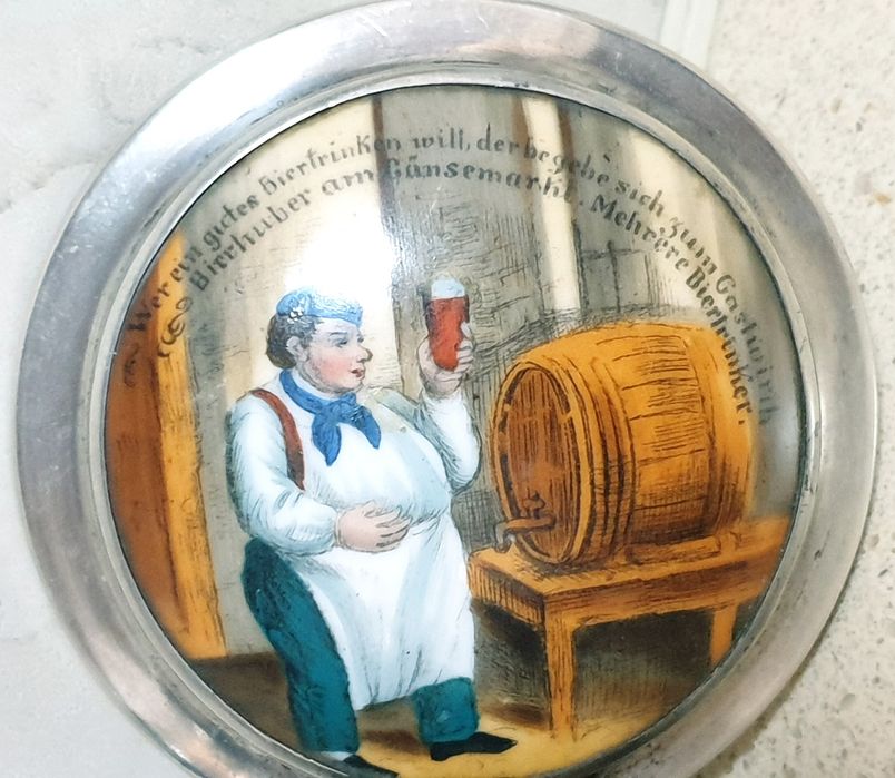 Antiga armação/Tampa para copo de cerveja em prata e pintura à lupa