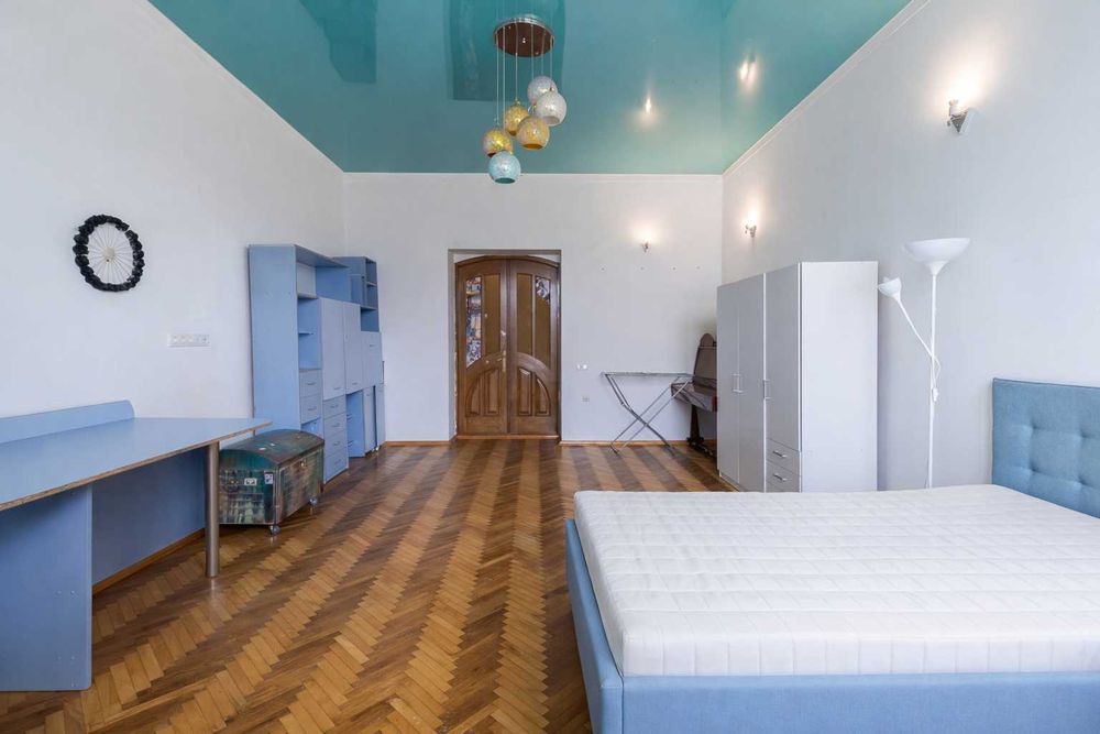 4-кімнатна квартира на продаж у Львові біля центру