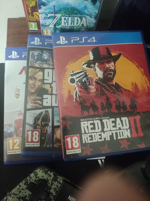 PS4 Pro 1TB 4K – Caixa Original + 2 Comandos + 3 Jogos (GTA V, RDR2)
