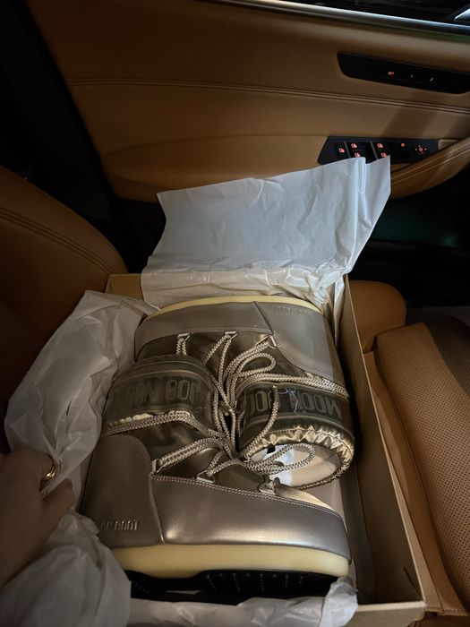 Низькі мунбути Moon Boot Icon low glance Platinum