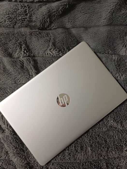 ноутбук "hp" 512 Гб пам'яті.
