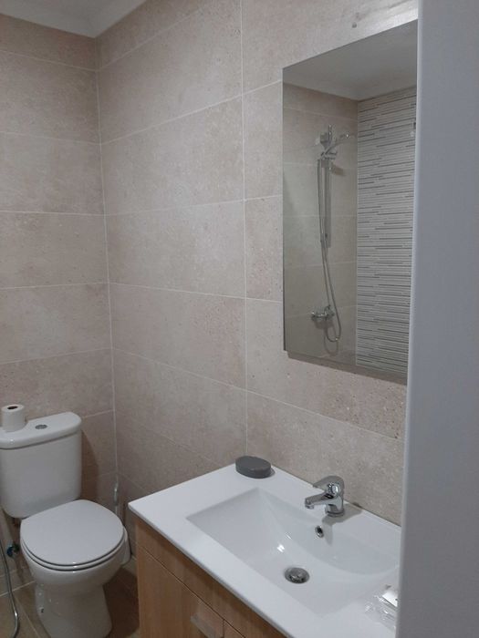 Quarto para estudantes em apartamento na Avenida Luísa Tody, no centro de Setúbal.