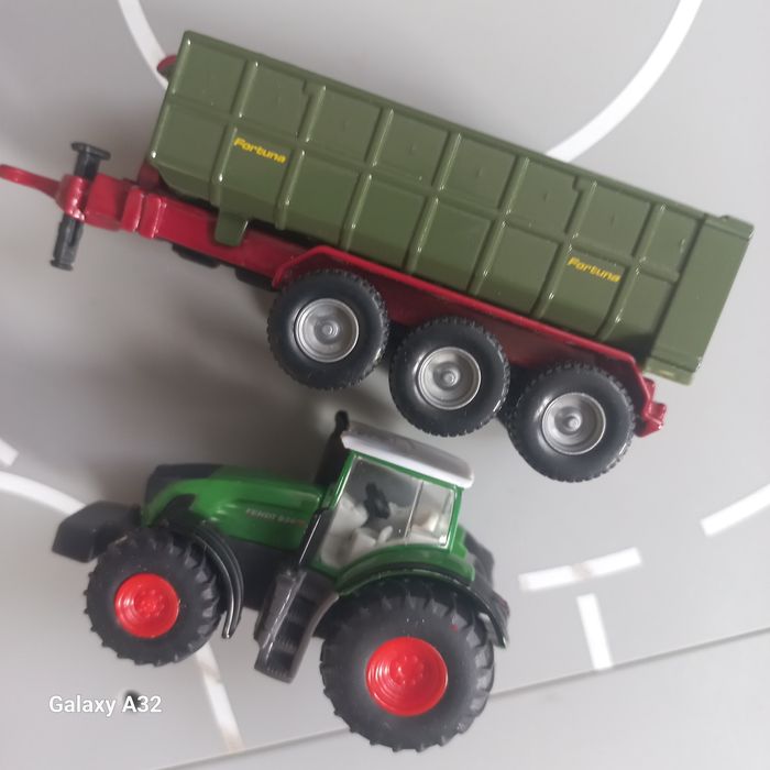 Siku traktory z maszyna Cena dot  kultywatora